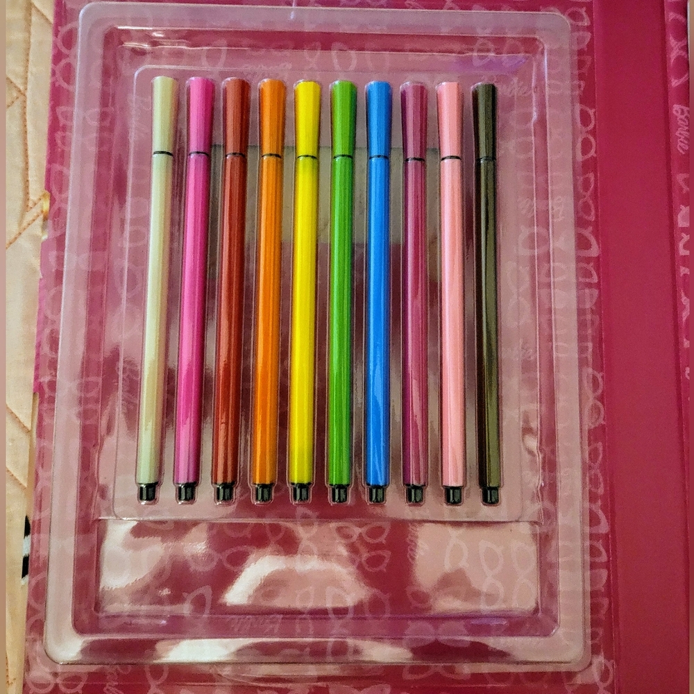 NIB Barbie Hard Cover Coloring Book Set 10 Vibrant Washable Markers Retro-themed - Picture 4 of 9